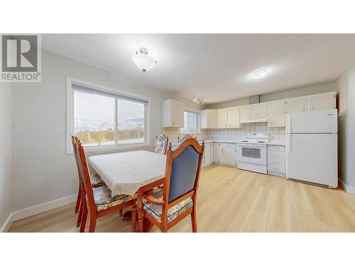 370 Road 11, Oliver, BC - Indoor