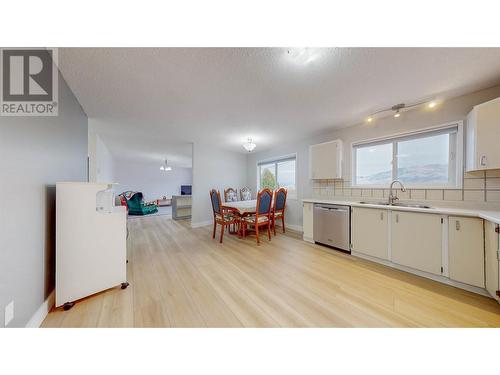 370 Road 11, Oliver, BC - Indoor Photo Showing Kitchen With Double Sink