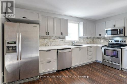 125 Oakwood Drive, Gravenhurst, ON - Indoor Photo Showing Kitchen With Upgraded Kitchen