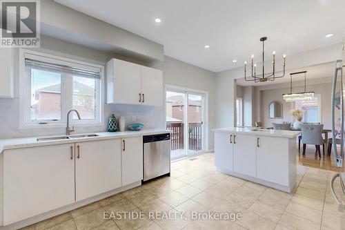 583 Forsyth Farm Drive, Whitchurch-Stouffville, ON - Indoor Photo Showing Kitchen With Double Sink