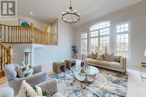 583 Forsyth Farm Drive, Whitchurch-Stouffville, ON - Indoor Photo Showing Living Room