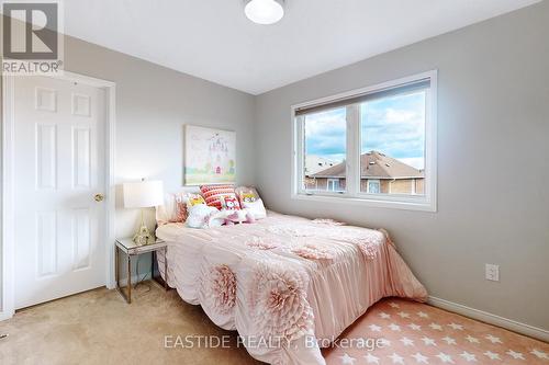 583 Forsyth Farm Drive, Whitchurch-Stouffville, ON - Indoor Photo Showing Bedroom