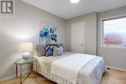 583 Forsyth Farm Drive, Whitchurch-Stouffville, ON - Indoor Photo Showing Bedroom