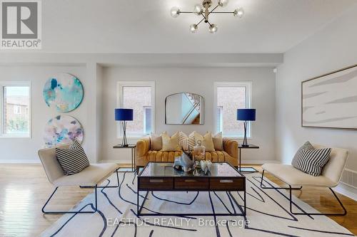 583 Forsyth Farm Drive, Whitchurch-Stouffville, ON - Indoor Photo Showing Living Room