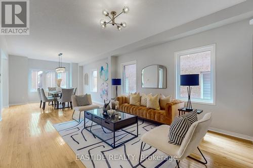 583 Forsyth Farm Drive, Whitchurch-Stouffville, ON - Indoor Photo Showing Living Room