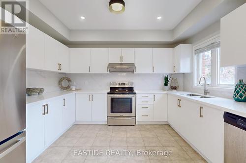 583 Forsyth Farm Drive, Whitchurch-Stouffville, ON - Indoor Photo Showing Kitchen With Double Sink