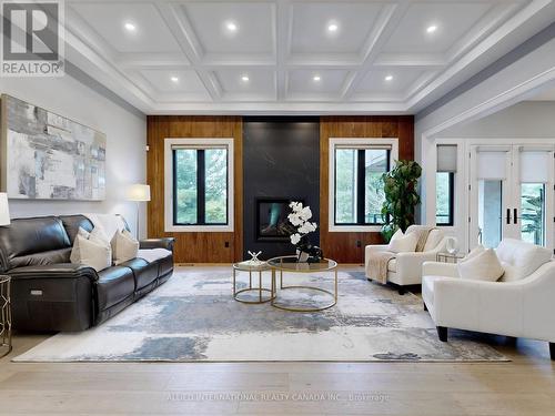 3 Earl Cook Drive, Whitchurch-Stouffville, ON - Indoor Photo Showing Living Room