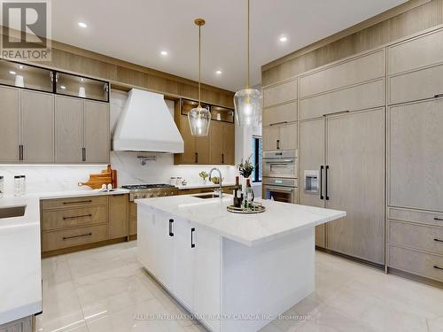 3 Earl Cook Drive, Whitchurch-Stouffville, ON - Indoor Photo Showing Kitchen