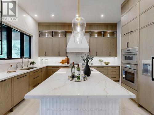 3 Earl Cook Drive, Whitchurch-Stouffville, ON - Indoor Photo Showing Kitchen