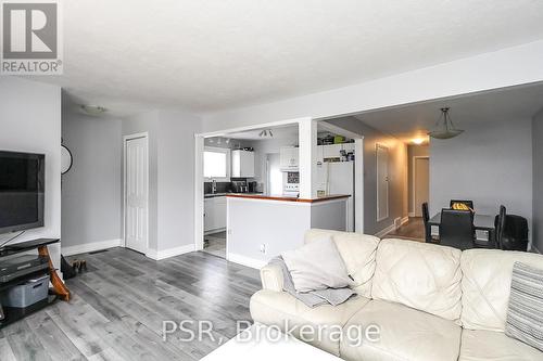 657 Oak Street, Collingwood, ON - Indoor Photo Showing Living Room