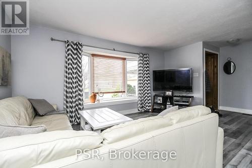 657 Oak Street, Collingwood, ON - Indoor Photo Showing Living Room