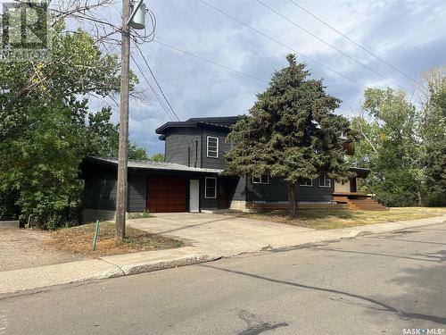 1130 Valley Street, Estevan, SK - Outdoor