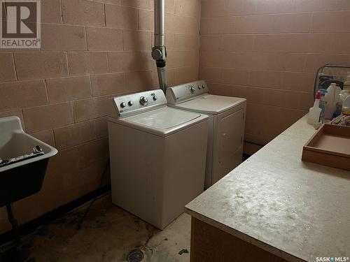 1130 Valley Street, Estevan, SK - Indoor Photo Showing Laundry Room