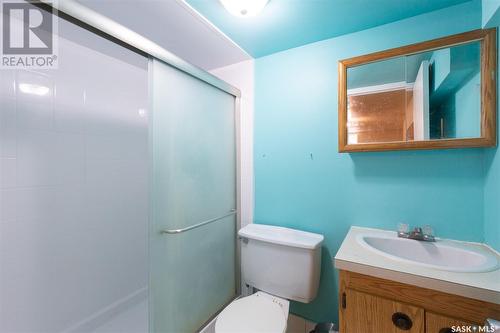 881 Elgin Avenue, Moose Jaw, SK - Indoor Photo Showing Bathroom