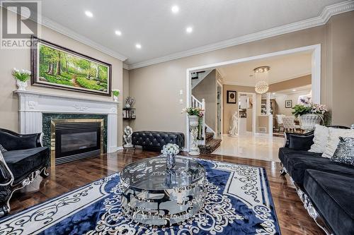 2098 Shorncliffe Boulevard, Oakville (West Oak Trails), ON - Indoor Photo Showing Living Room