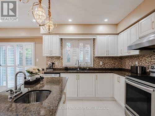 2098 Shorncliffe Boulevard, Oakville (West Oak Trails), ON - Indoor Photo Showing Kitchen