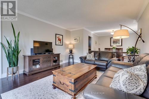 258 Glenwood Crescent, Caledon (Bolton East), ON - Indoor Photo Showing Living Room