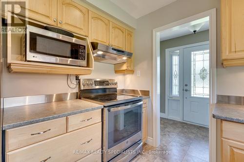 258 Glenwood Crescent, Caledon (Bolton East), ON - Indoor Photo Showing Kitchen