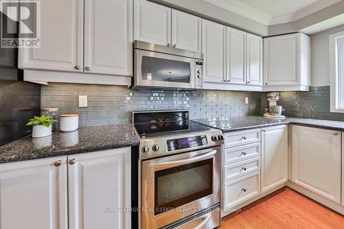 8 Inverhuron Trail, Oakville, ON - Indoor Photo Showing Kitchen With Upgraded Kitchen