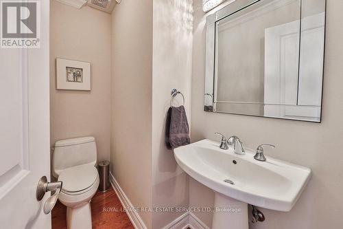 8 Inverhuron Trail, Oakville (River Oaks), ON - Indoor Photo Showing Bathroom