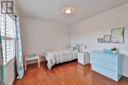 8 Inverhuron Trail, Oakville, ON - Indoor Photo Showing Bedroom