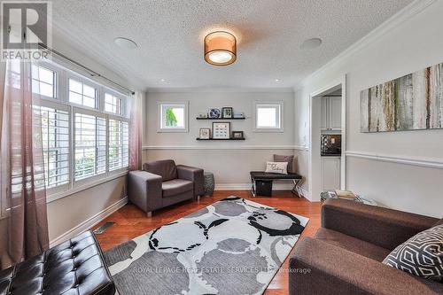 8 Inverhuron Trail, Oakville, ON - Indoor Photo Showing Living Room