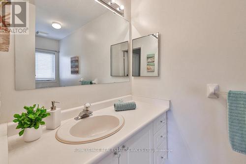 8 Inverhuron Trail, Oakville, ON - Indoor Photo Showing Bathroom