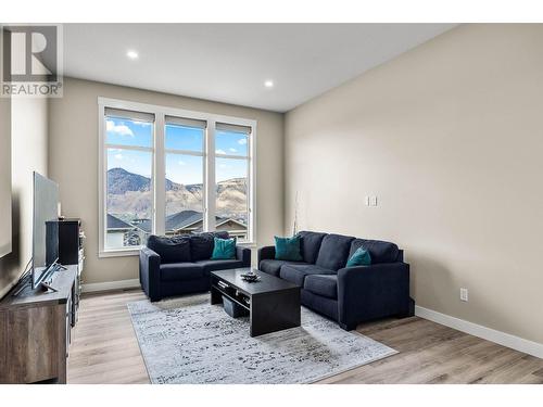 2045 Galore Cres, Kamloops, BC - Indoor Photo Showing Living Room