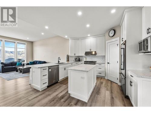 2045 Galore Crescent, Kamloops, BC - Indoor Photo Showing Kitchen With Upgraded Kitchen