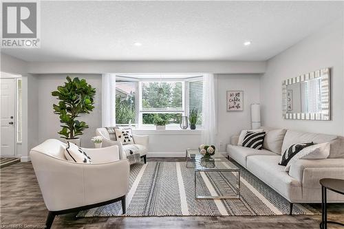 6532 Beatty Line N, Fergus, ON - Indoor Photo Showing Living Room