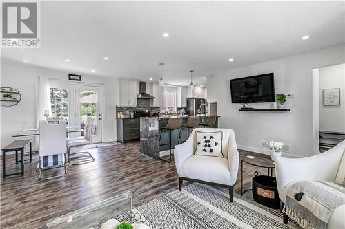 6532 Beatty Line N, Fergus, ON - Indoor Photo Showing Living Room