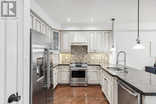 6 Anderson Court, Halton Hills (Georgetown), ON - Indoor Photo Showing Kitchen With Stainless Steel Kitchen With Double Sink With Upgraded Kitchen