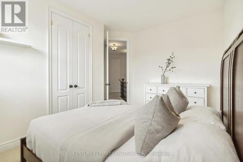 6 Anderson Court, Halton Hills (Georgetown), ON - Indoor Photo Showing Bedroom