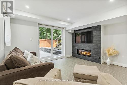 6 Anderson Court, Halton Hills (Georgetown), ON - Indoor Photo Showing Living Room With Fireplace