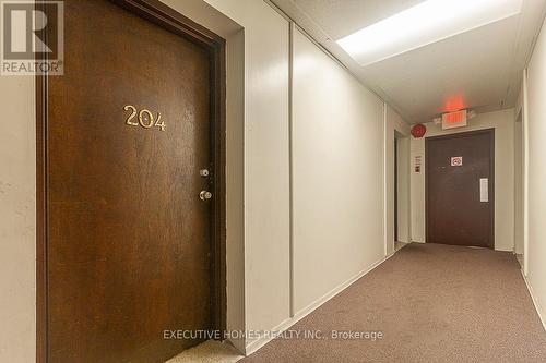 1690 Victoria Park, Toronto (Victoria Village), ON - Indoor Photo Showing Other Room