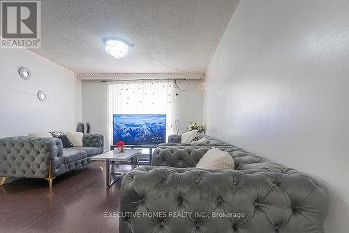 1690 Victoria Park, Toronto (Victoria Village), ON - Indoor Photo Showing Living Room