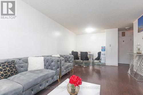 1690 Victoria Park, Toronto (Victoria Village), ON - Indoor Photo Showing Living Room