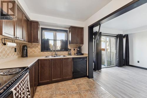 92 Shrewsbury Drive, Whitby (Brooklin), ON - Indoor Photo Showing Kitchen With Double Sink