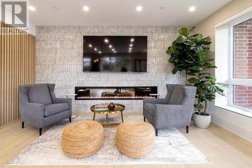 315 - 1975 Fountain Grass Drive, London, ON - Indoor Photo Showing Living Room