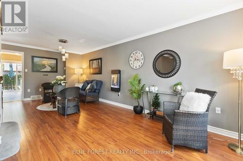 10 - 535 Topping Lane, London, ON - Indoor Photo Showing Living Room