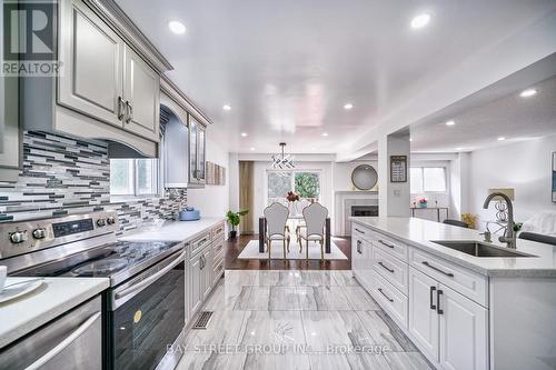 52 Yatesbury Road, Toronto (Bayview Woods-Steeles), ON - Indoor Photo Showing Kitchen With Upgraded Kitchen