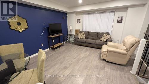 80 - 250 Sunny Meadow Boulevard, Brampton (Sandringham-Wellington), ON - Indoor Photo Showing Living Room