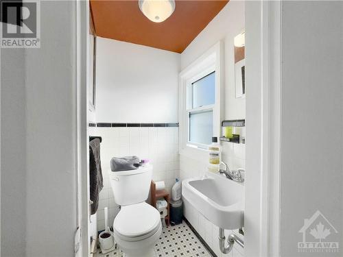 1493 Morisset Avenue, Ottawa, ON - Indoor Photo Showing Bathroom