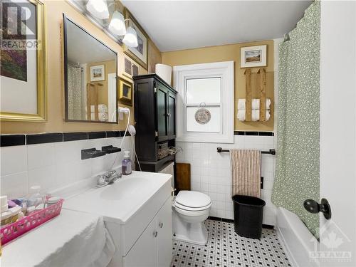 1493 Morisset Avenue, Ottawa, ON - Indoor Photo Showing Bathroom