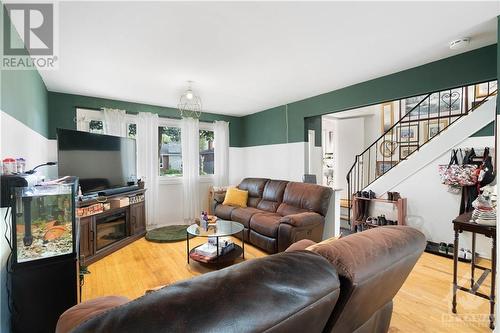 1493 Morisset Avenue, Ottawa, ON - Indoor Photo Showing Living Room