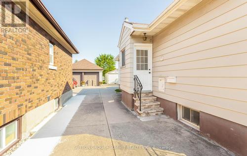 11 Garnet Street, St. Catharines, ON - Outdoor With Exterior