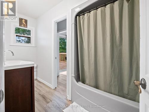 2206 Stevensville Road, Fort Erie, ON - Indoor Photo Showing Bathroom