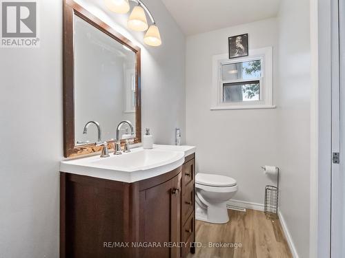 2206 Stevensville Road, Fort Erie, ON - Indoor Photo Showing Bathroom