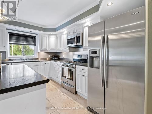 2206 Stevensville Road, Fort Erie, ON - Indoor Photo Showing Kitchen