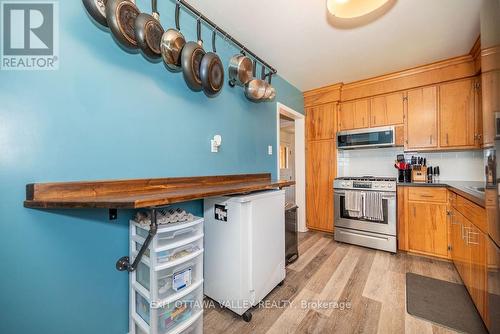 33486 Highway 17, Deep River, ON - Indoor Photo Showing Kitchen